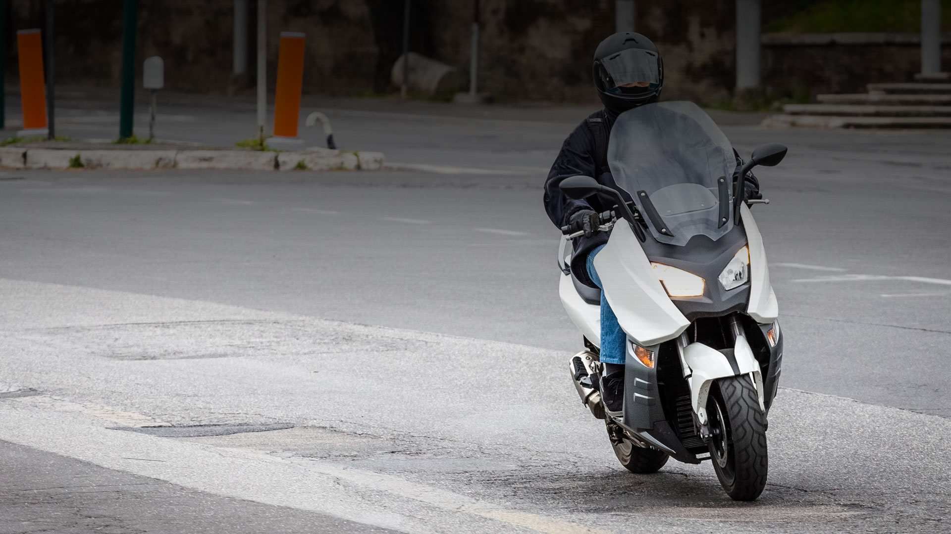 assurance scooter